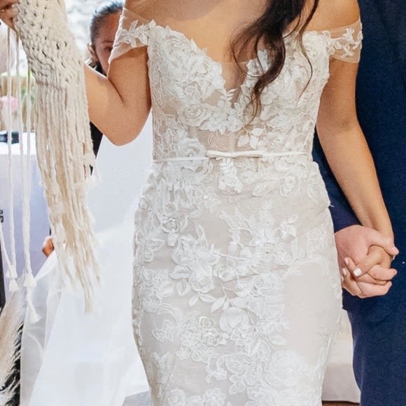 Monique Lhuillier Wedding Dress - Picture 4 of 6